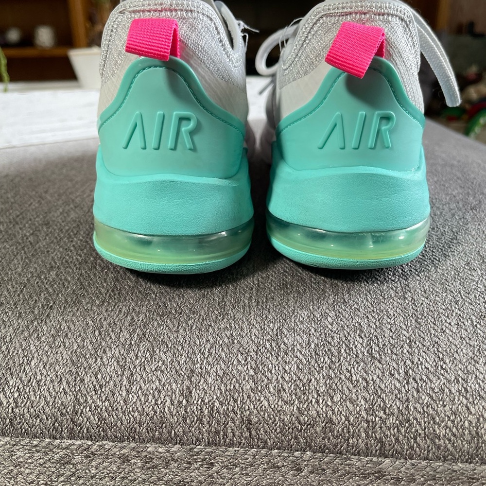 Nike Air womens tennis shoes